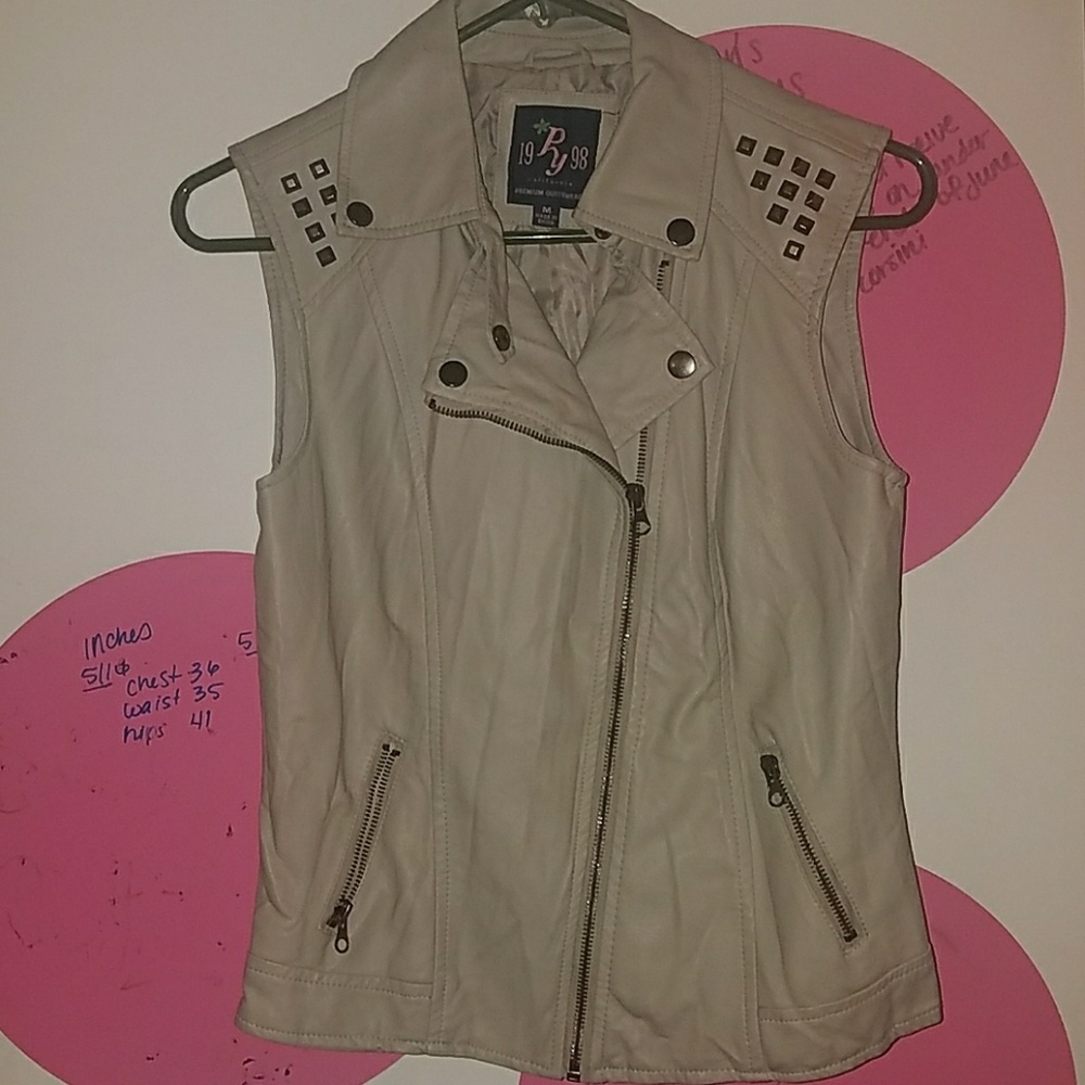 Sleeveless Faux leather jacket 😎